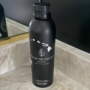 FOUR SEASONS RESORT MAUI WATER BOTTLE!   RARE only get at the resort in MAUI!
